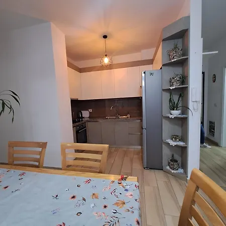 Lux, Don Bosko דירה טיראנה